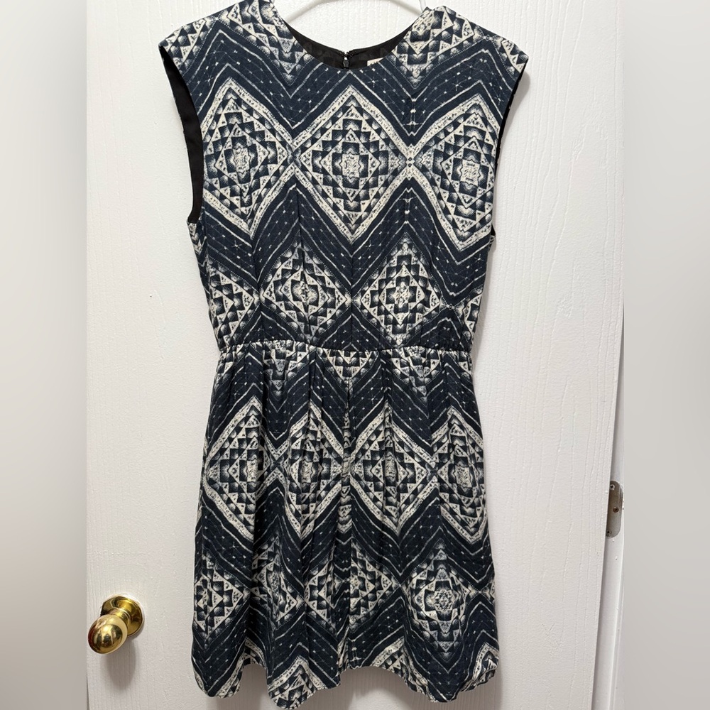 Alice + Olivia Black and White Geometric Sleeveless Mini Dress Size 6